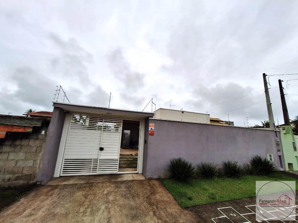 Casa à venda com 3 quartos, 360m² - Foto 1