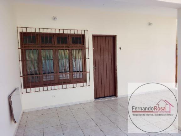 Casa à venda com 2 quartos, 200m² - Foto 1