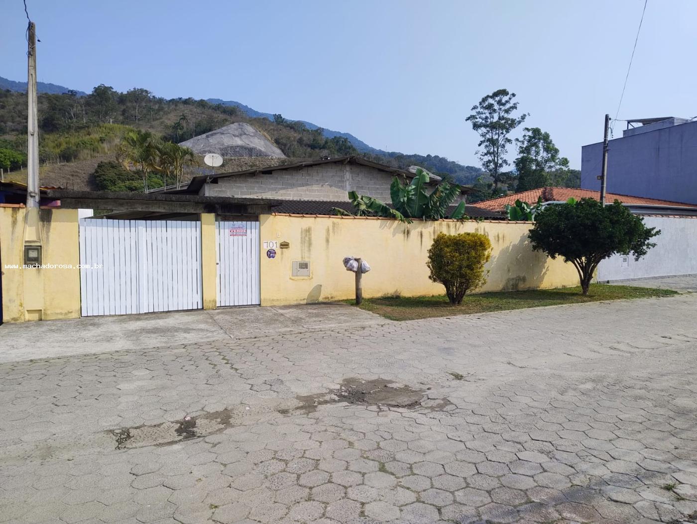 Casa à venda com 3 quartos, 325m² - Foto 2