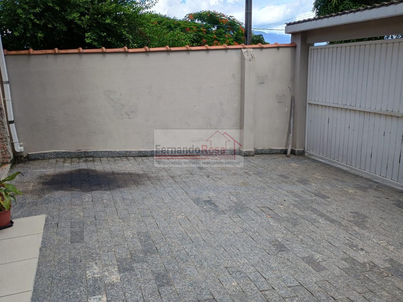 Casa à venda com 4 quartos, 220m² - Foto 2